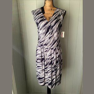 Navy white faux wrap dress NWT comfy material